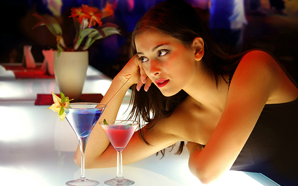seduire une fille dans un bar