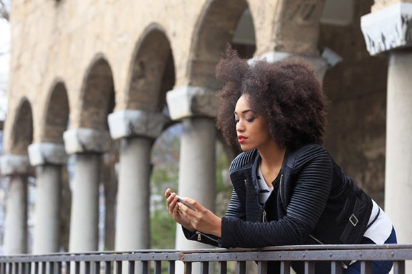 decrypter SMS femme
