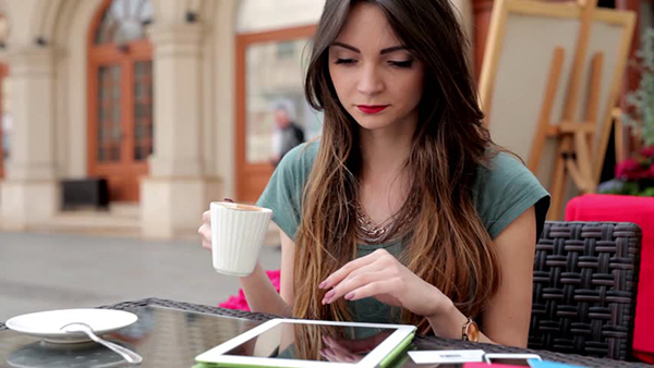 seduire dans un cafe